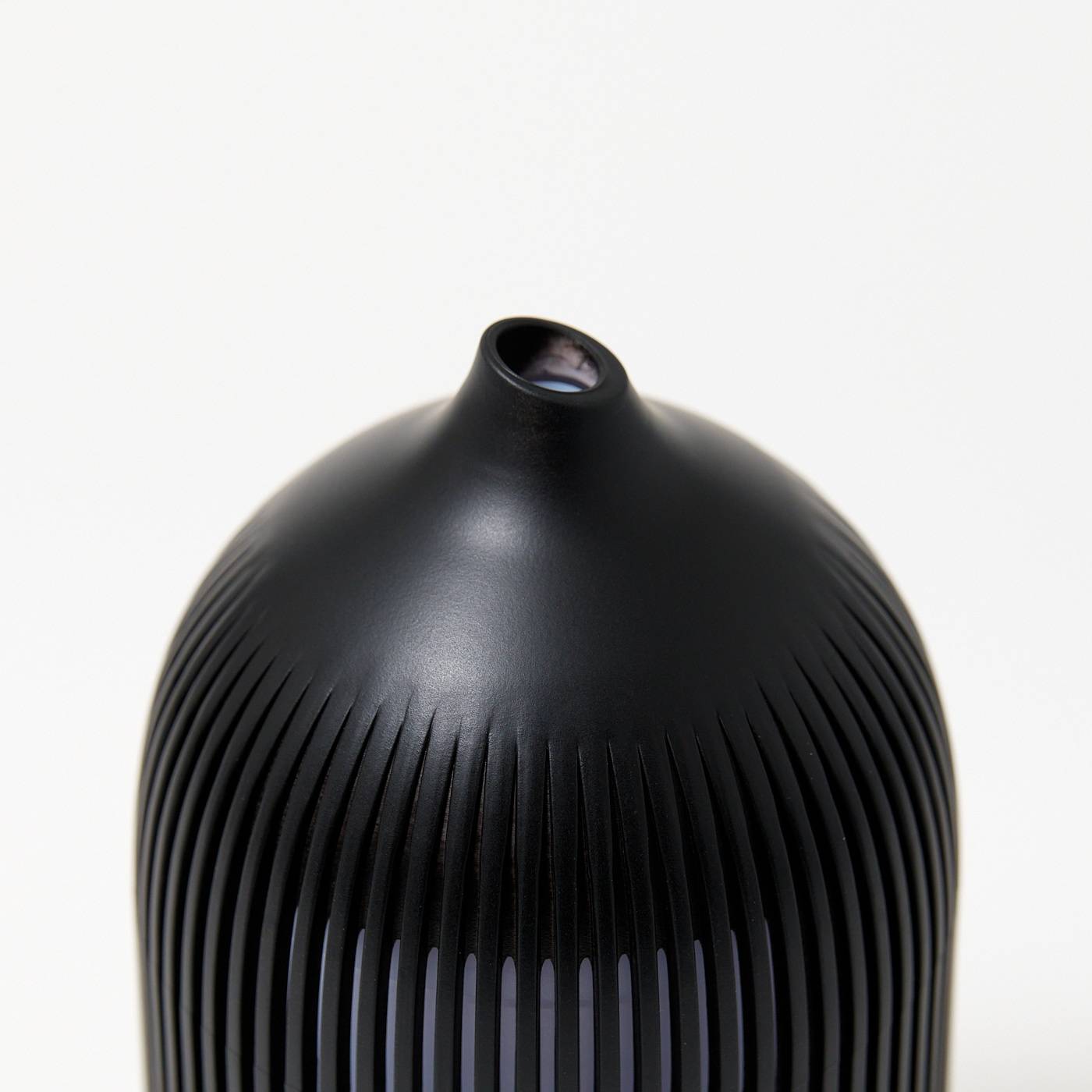 Electric Plastic Black Ribbed Aroma Diffuser
