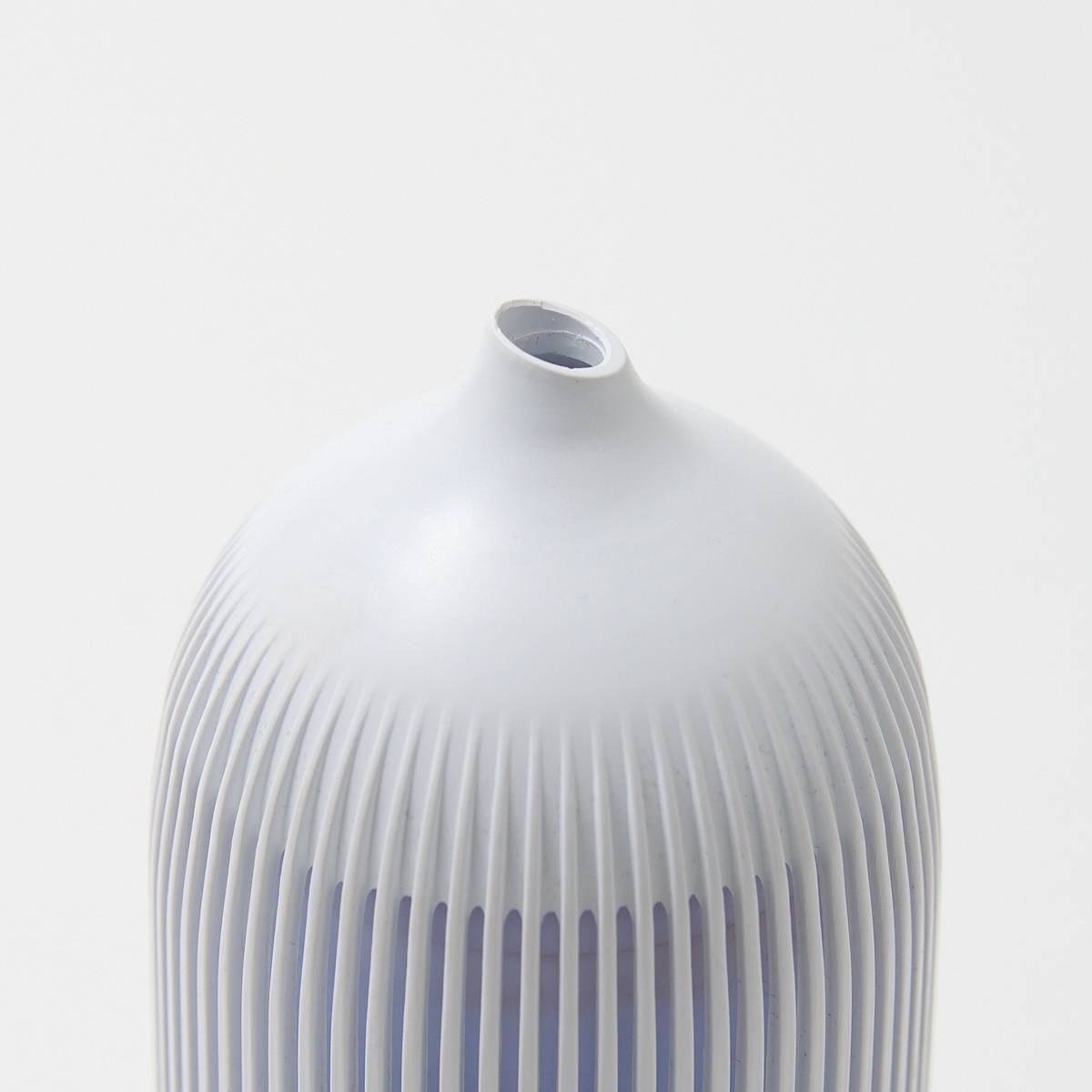 Electric Plastic White Ribbed Aroma Diffuser